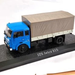 Sonstige Atlas 7167119 JZS Jelcz 315 LKW Pritsche/Plane Blau/grau Maßstab 1:43 Modell (NOS)