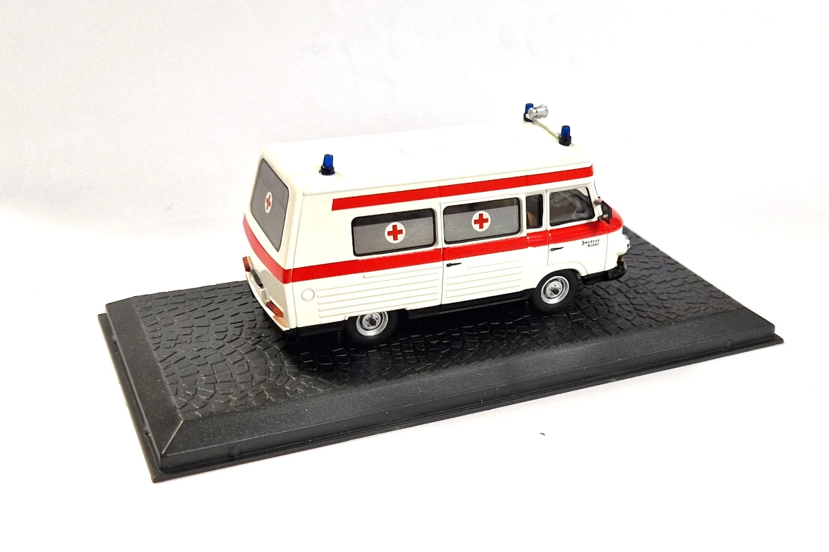 Sonstige Atlas 7167104 Barkas B 1000 SMH-3 Krankenwagen Weiss/rot Maßstab 1:43 Modell (NOS) 2 Sonstige Atlas 7167104 Barkas B 1000 SMH-3 Krankenwagen Weiss/rot Maßstab 1:43 Modell (NOS) - Image 2