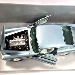 Sonstige Chrono H1003 Aston Martin DB5 Ice Blue Metallic 1963 Maßstab 1:18 Modellauto (NOS)