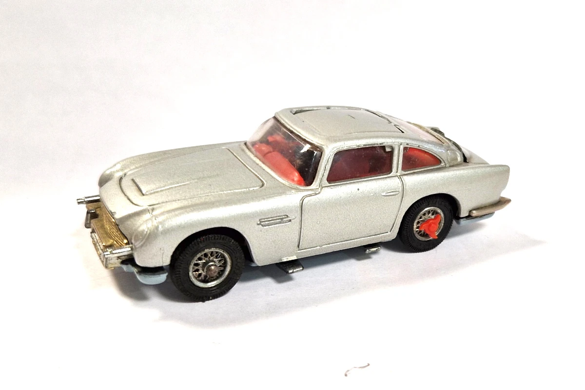 Gebraucht! Corgi 96655 Aston Martin DB5 James Bond 007 Silber Maßstab 1:43 - Leicht Bespielt 1 Gebraucht! Corgi 96655 Aston Martin DB5 James Bond 007 Silber Maßstab 1:43 - Leicht Bespielt