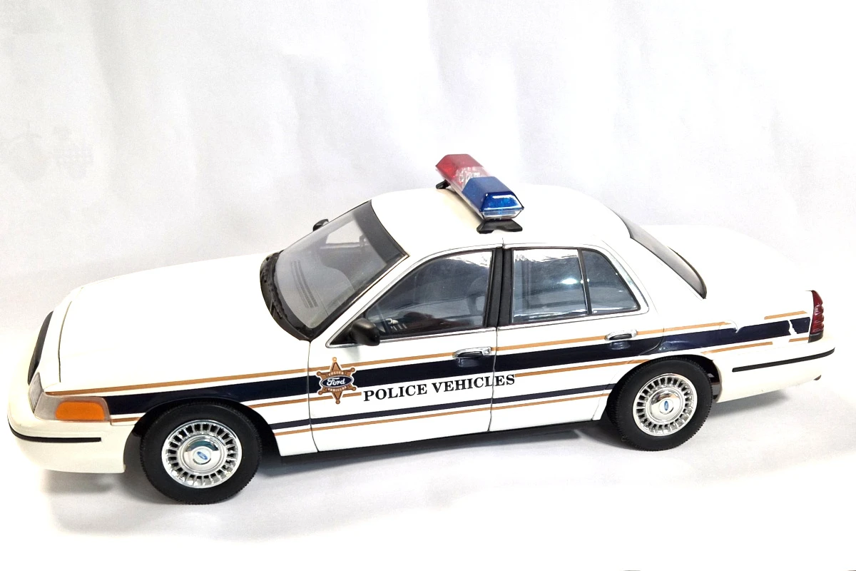 Maisto Gebraucht! Autoart Ford Crown Victoria EN114 "Police Vehicles" Weiss Maßstab 1:18 - Fast Wie Neu 1 Maisto Gebraucht! Autoart Ford Crown Victoria EN114 "Police Vehicles" Weiss Maßstab 1:18 - Fast Wie Neu