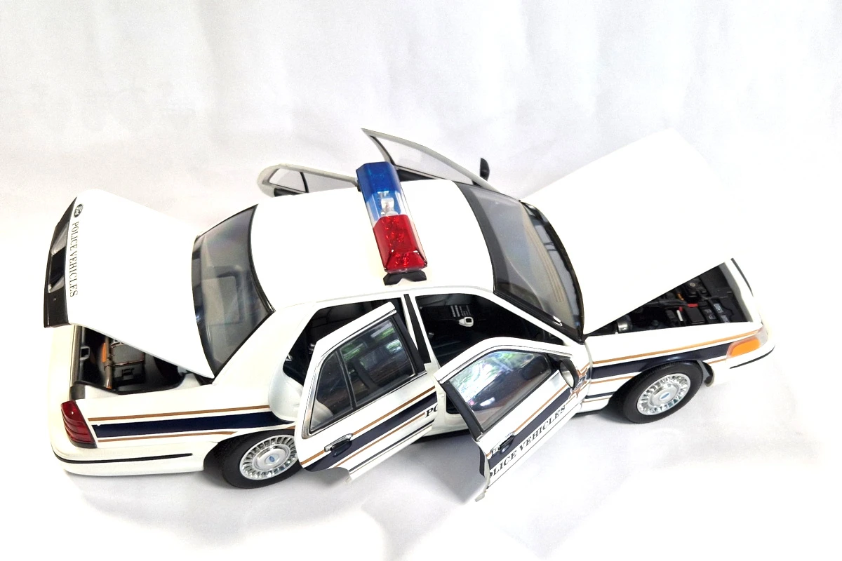 Maisto Gebraucht! Autoart Ford Crown Victoria EN114 "Police Vehicles" Weiss Maßstab 1:18 - Fast Wie Neu 3 Maisto Gebraucht! Autoart Ford Crown Victoria EN114 "Police Vehicles" Weiss Maßstab 1:18 - Fast Wie Neu - Image 3