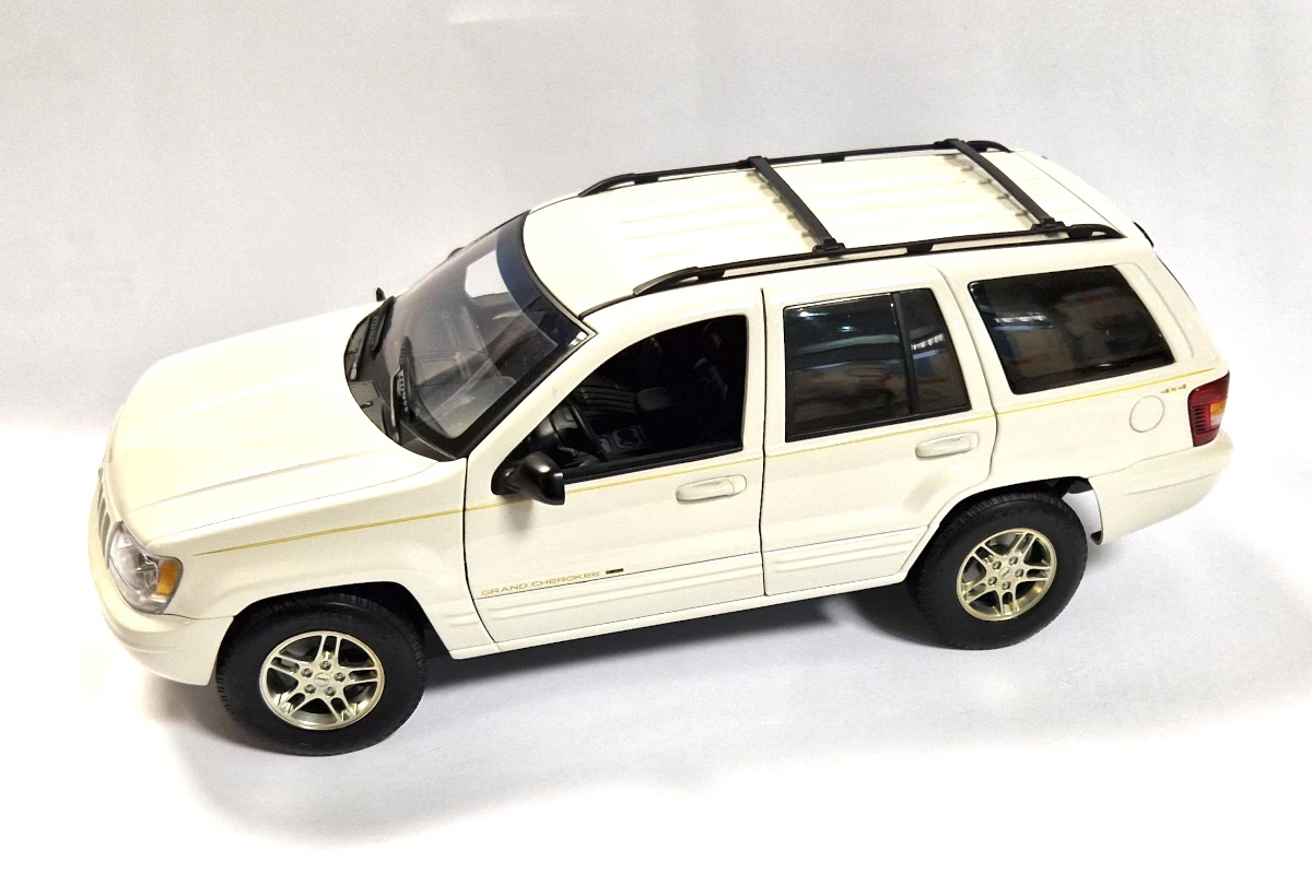 Maisto Gebraucht! Autoart 74011 Jeep Grand Cherokee Weiss Maßstab 1:18 - Fast Wie Neu 2 Maisto Gebraucht! Autoart 74011 Jeep Grand Cherokee Weiss Maßstab 1:18 - Fast Wie Neu - Image 2