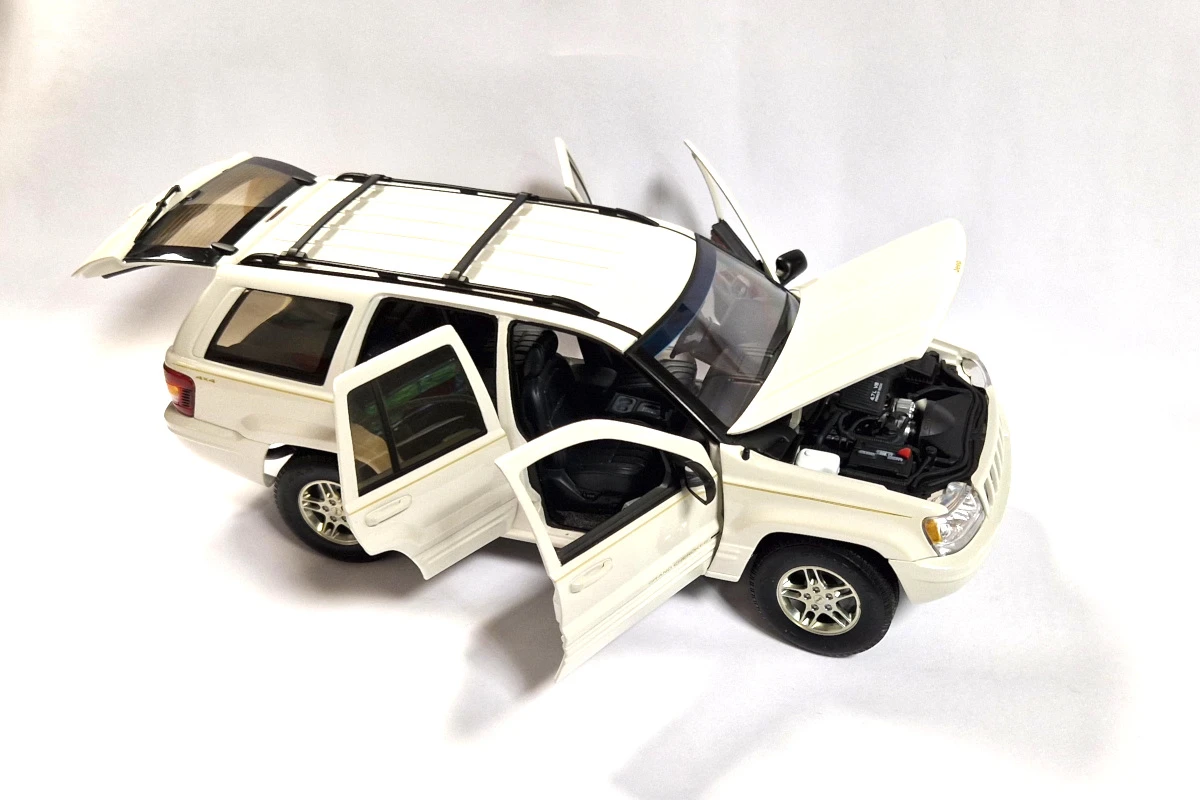 Maisto Gebraucht! Autoart 74011 Jeep Grand Cherokee Weiss Maßstab 1:18 - Fast Wie Neu 1 Maisto Gebraucht! Autoart 74011 Jeep Grand Cherokee Weiss Maßstab 1:18 - Fast Wie Neu