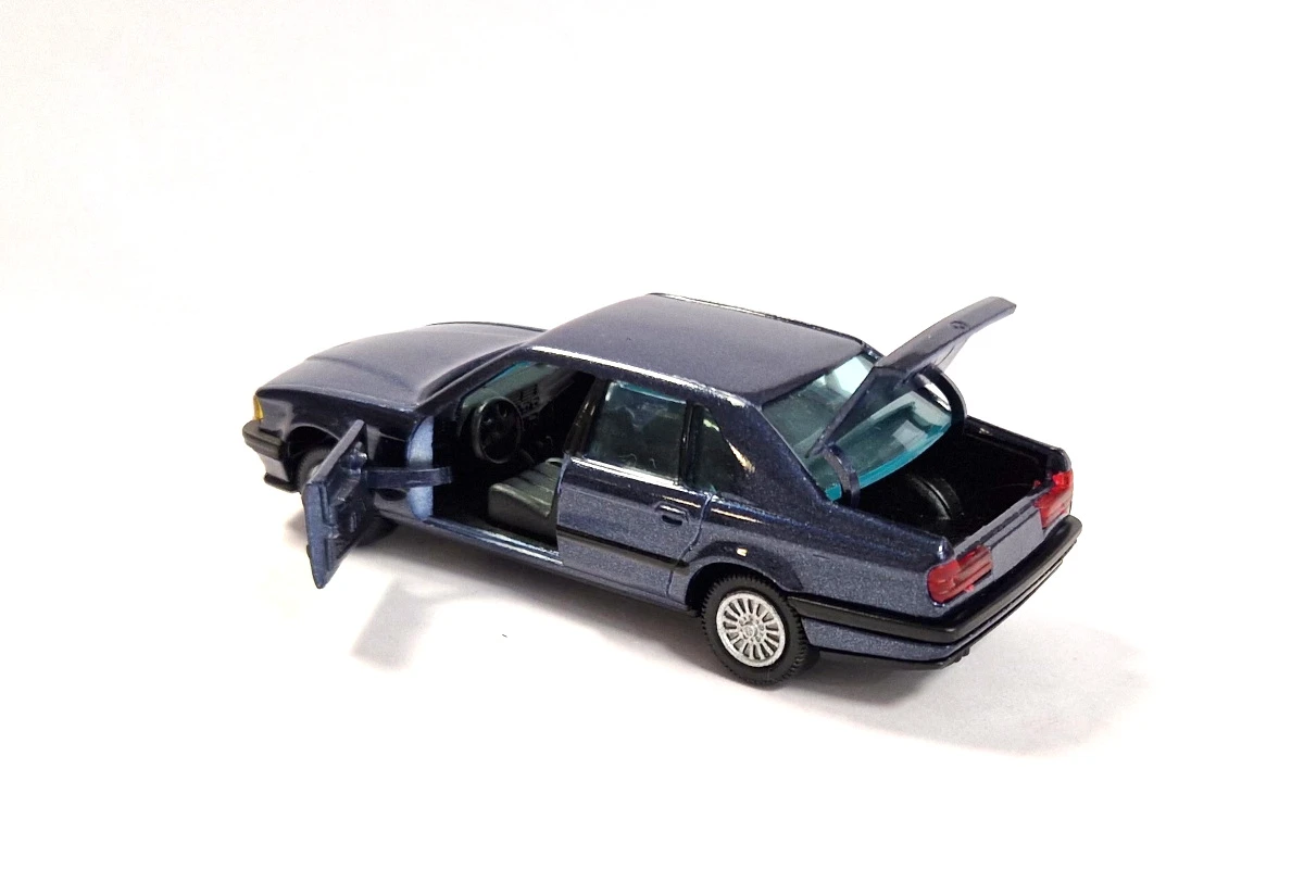 Sonstige Gebraucht! Gama 1107 BMW 735i (E32) Dunkelblau Metallic Maßstab 1:43 - Fast Wie Neu 2 Sonstige Gebraucht! Gama 1107 BMW 735i (E32) Dunkelblau Metallic Maßstab 1:43 - Fast Wie Neu - Image 2