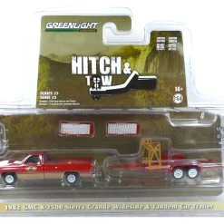Greenlight 32250-B GMC K-2500 Sierra Grande Rot 1982 + Tandem Car Trailer - Hitch & Tow 25 Maßstab 1