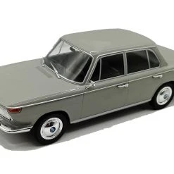 Modelcar Group Modelcar MCG18112 BMW 2000 Ti 1966 Hellgrau Maßstab 1:18 Modellauto (NOS)