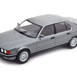 Modelcar Group Modelcar MCG18161 BMW 740i (E32) 7er Serie Grau Metallic 1992 Maßstab 1:18 Modellauto