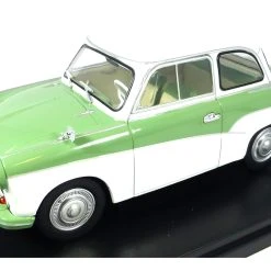 Whitebox WB124117 Trabant P50 Weiss/grün 1959 Maßstab 1:24 Modellauto