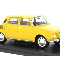 Whitebox WB124139 Skoda 100L Gelb 1974 Maßstab 1:24 Modellauto
