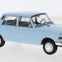 Whitebox WB124159 Wartburg 353 Hellblau Maßstab 1:24 Modellauto